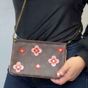 💎✨BEAUTIFUL✨💎Authentic Louis Vuitton Blooming Flower Double Zip Pochette Bag